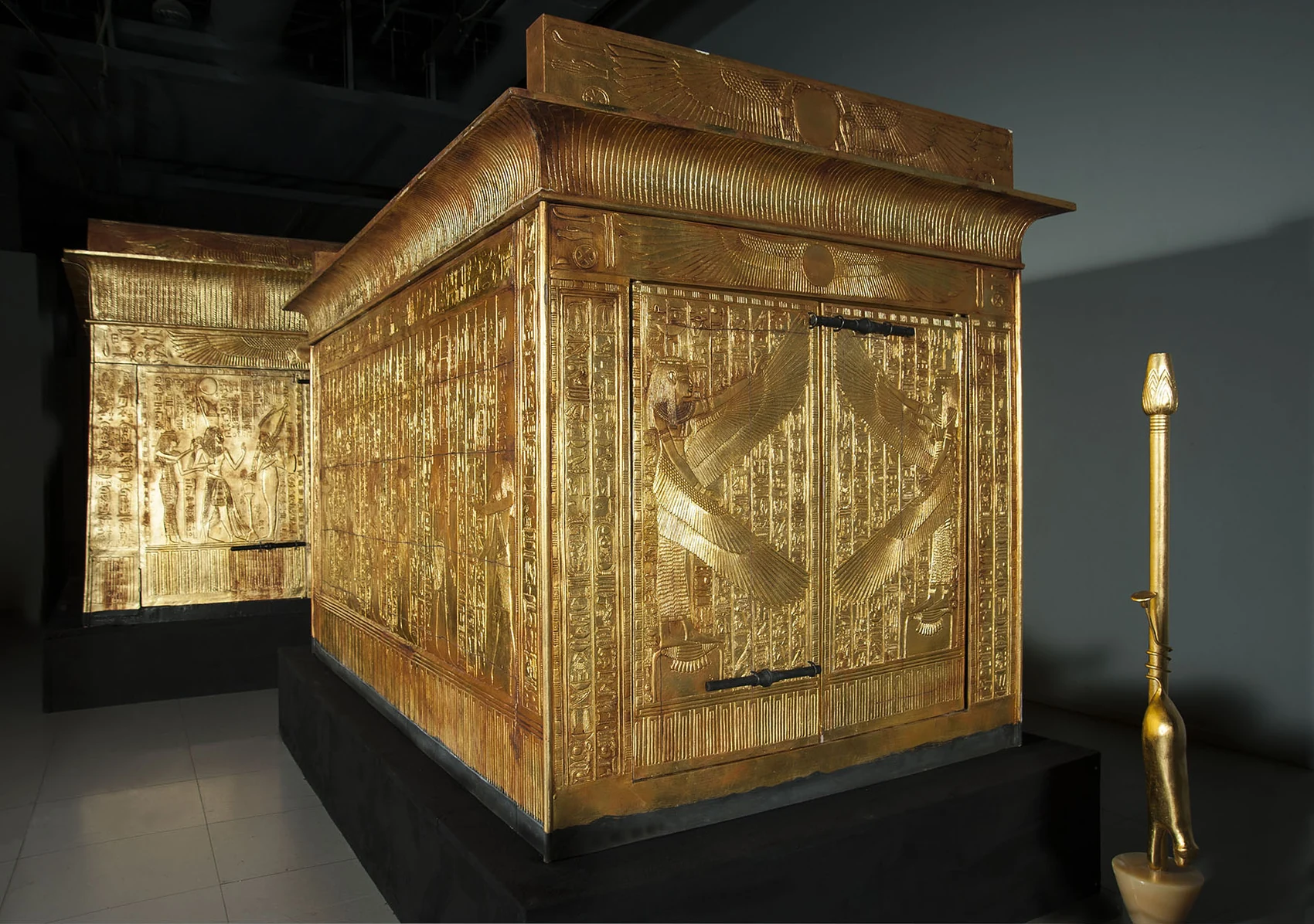 Canopic chest
